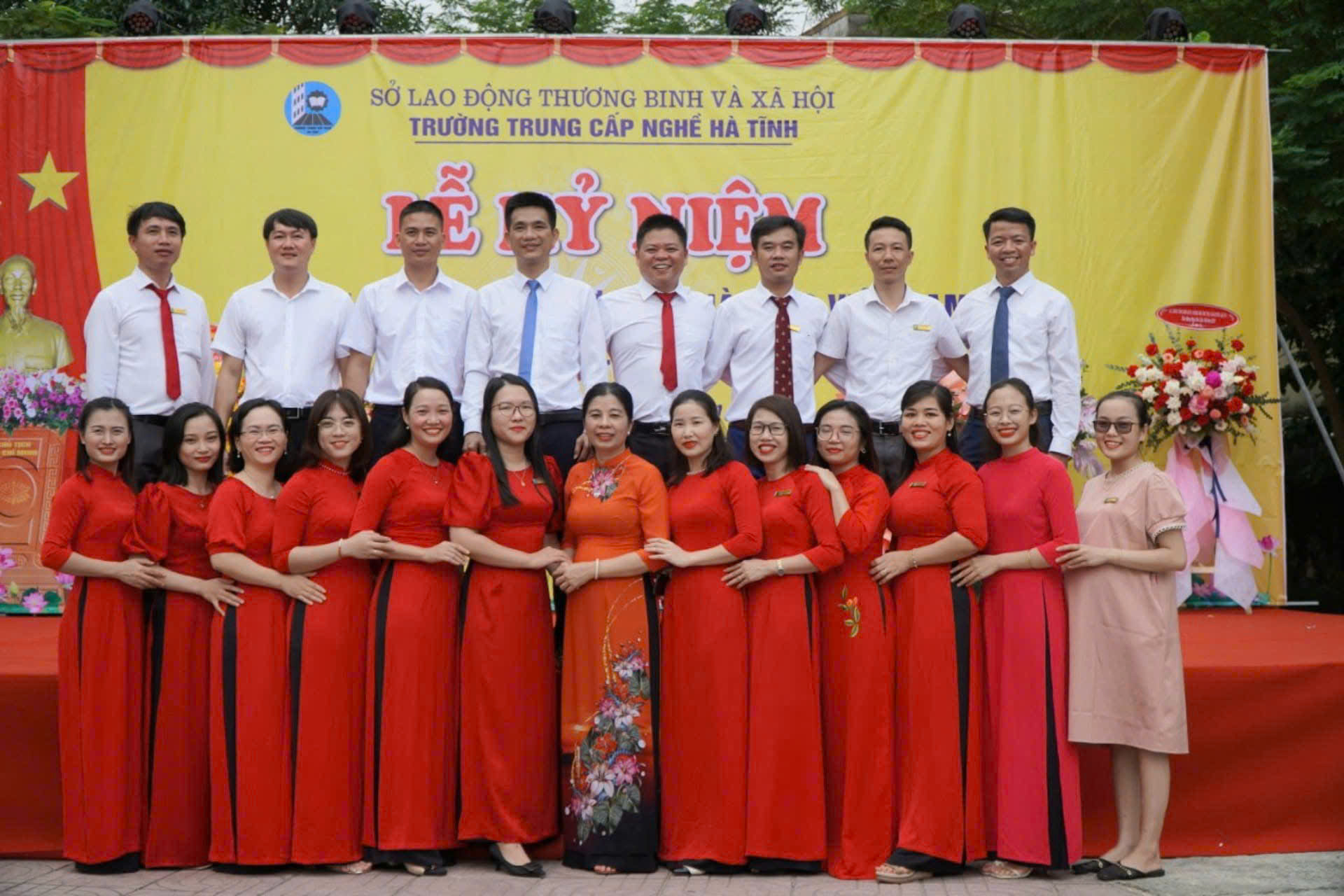 Khoa Ngoại ngữ - Tin học Khoa Ngoại ngữ - Tin học